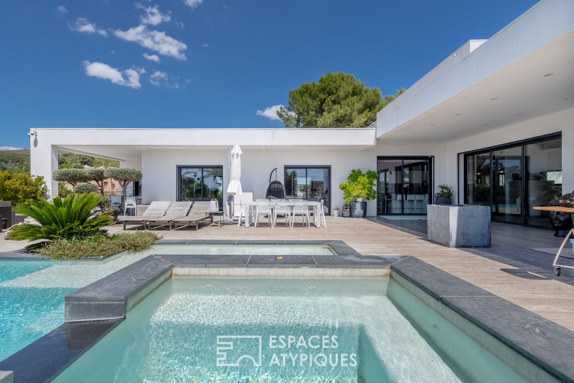 Vente Villa d'architecte contemporaine à MARSEILLE - 300 m2 - Espaces ...