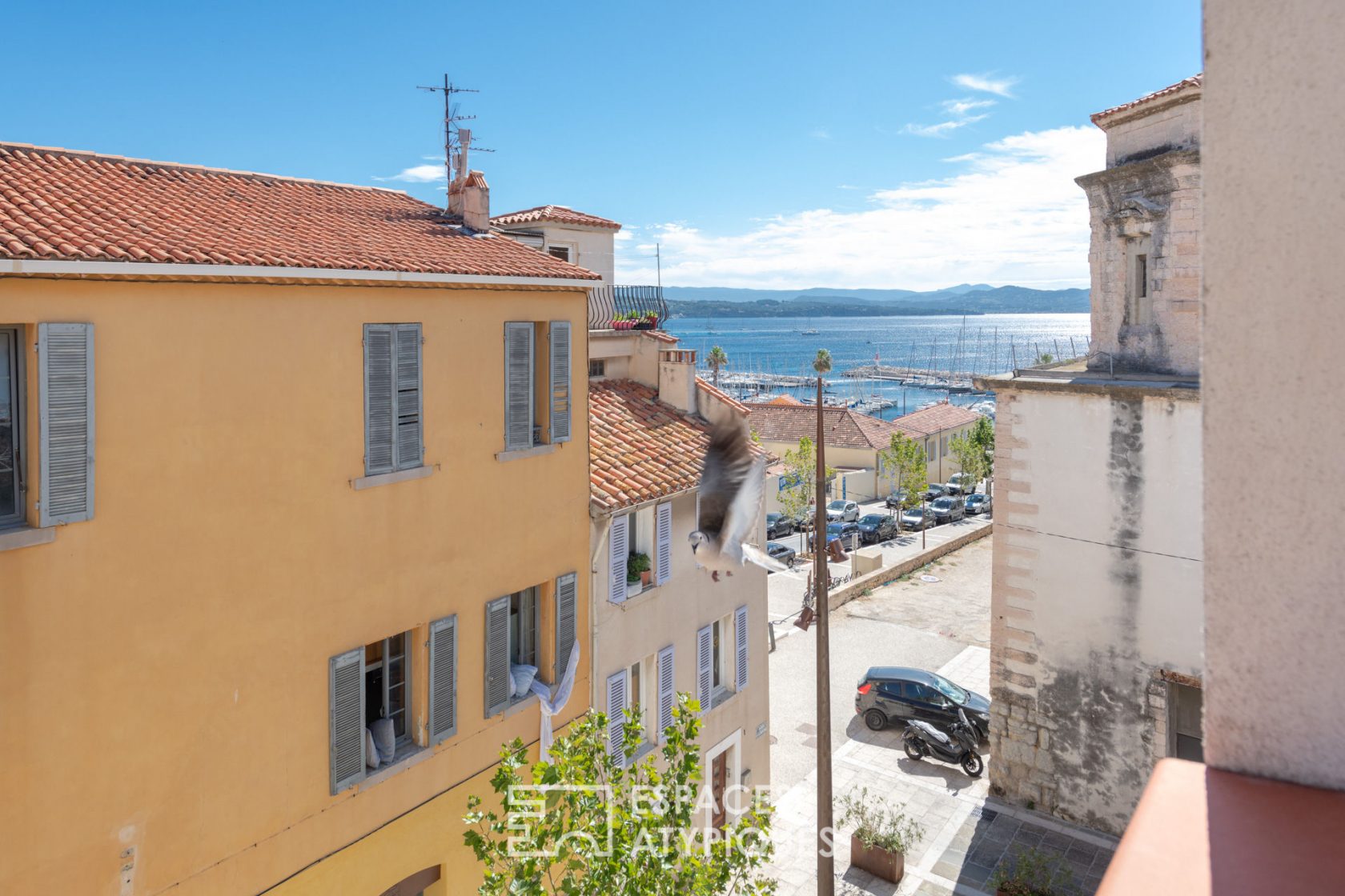 DUPLEX AVEC TERRASSE ET VUE MER