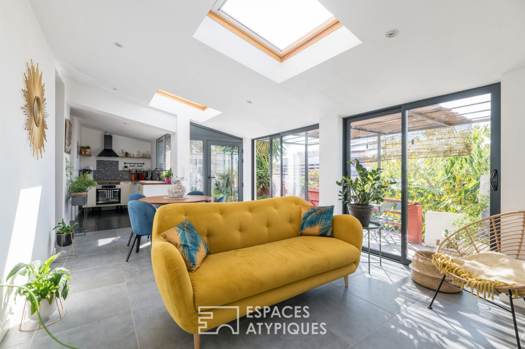 Appartement de type loft avec terrasse et jardin