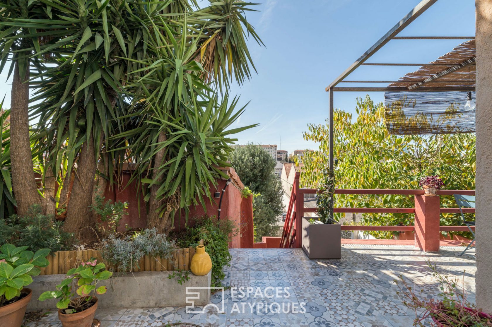 Appartement de type loft avec terrasse et jardin