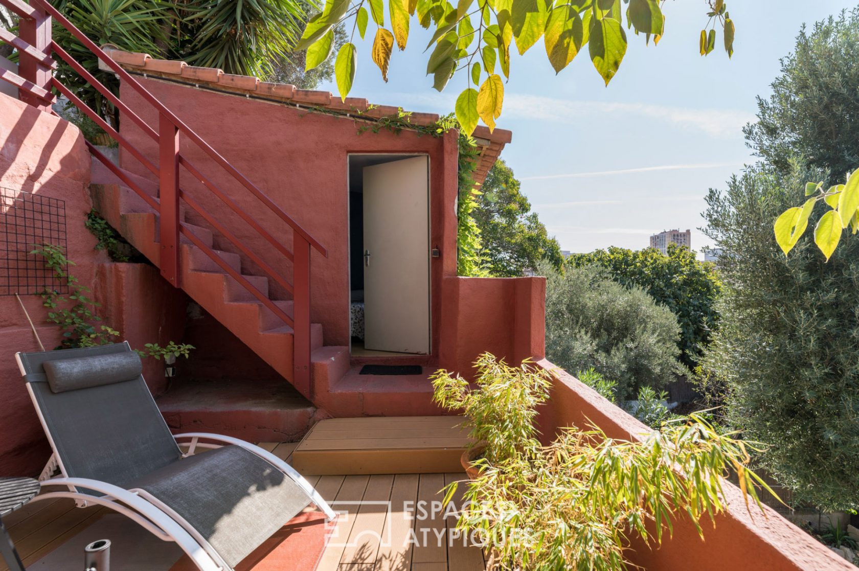 Appartement de type loft avec terrasse et jardin