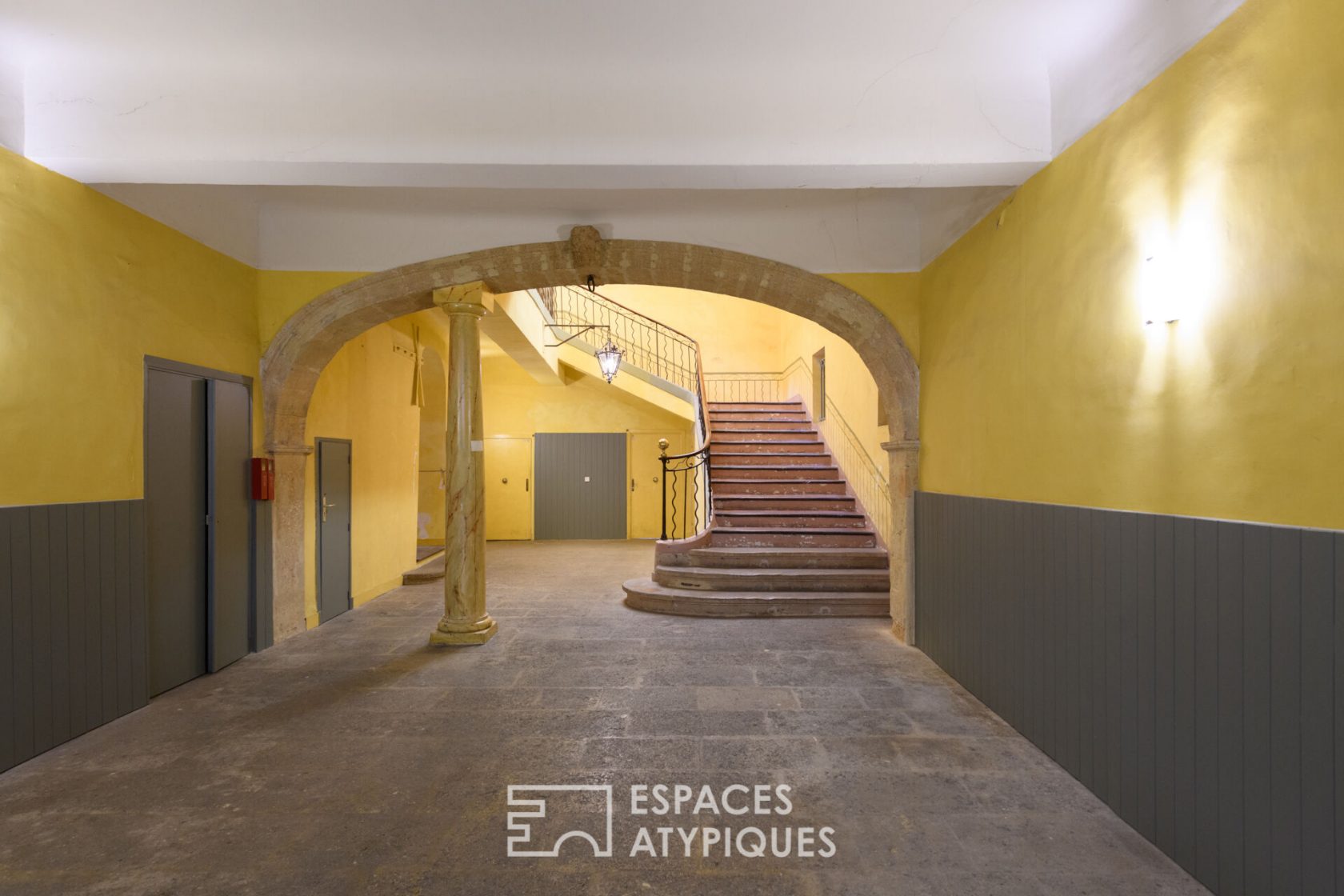 Loft avec mezzanine dans un hotel particulier