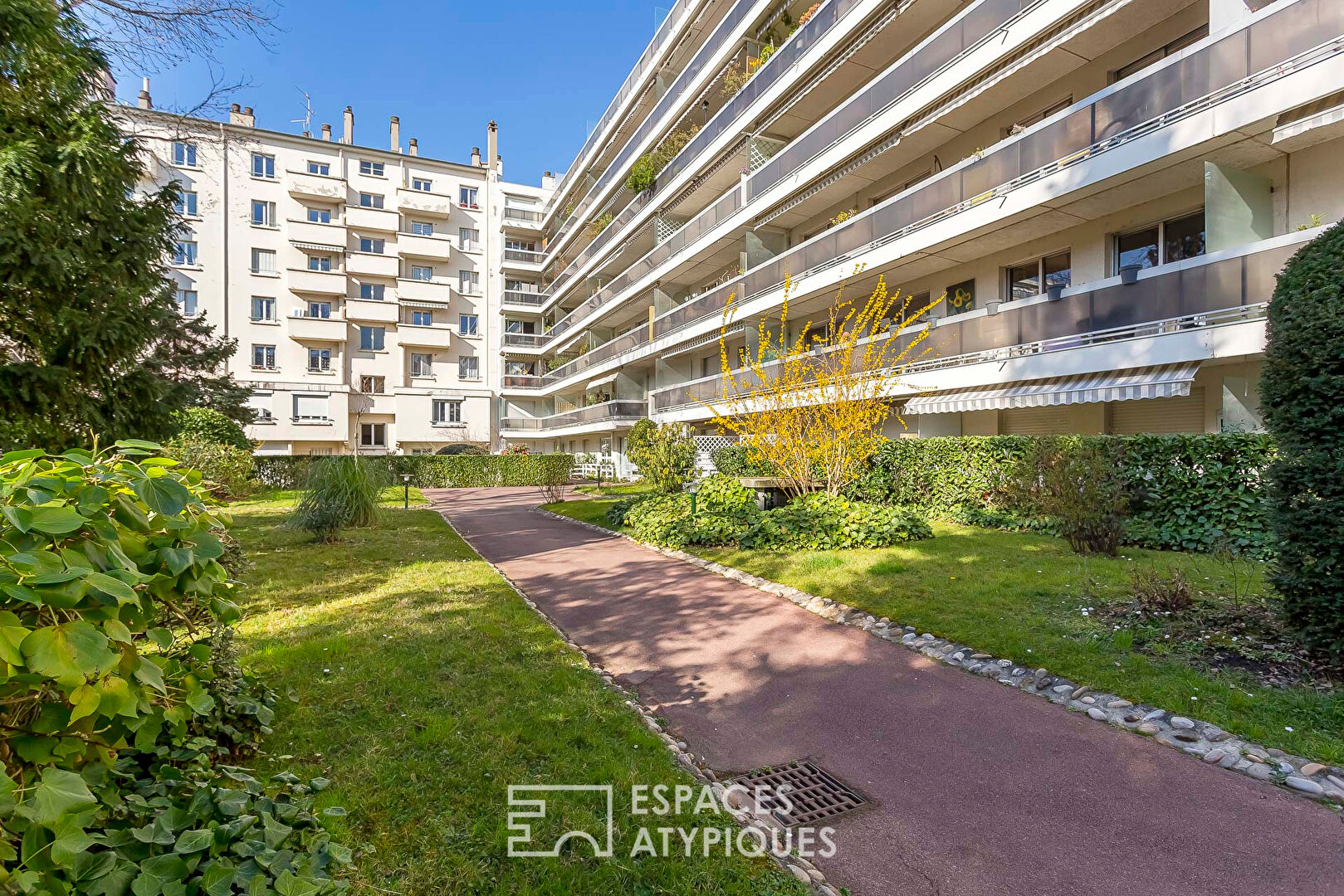 Rénovation d’architecte avec balcon et vue