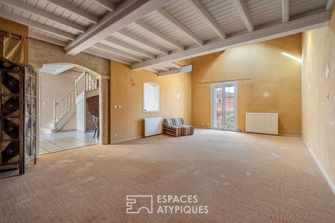 Character duplex to renovate in Irigny