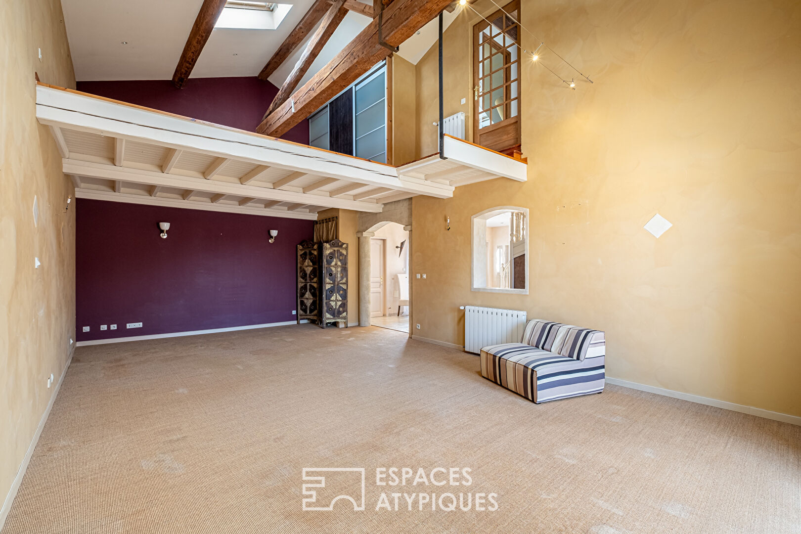 Character duplex to renovate in Irigny