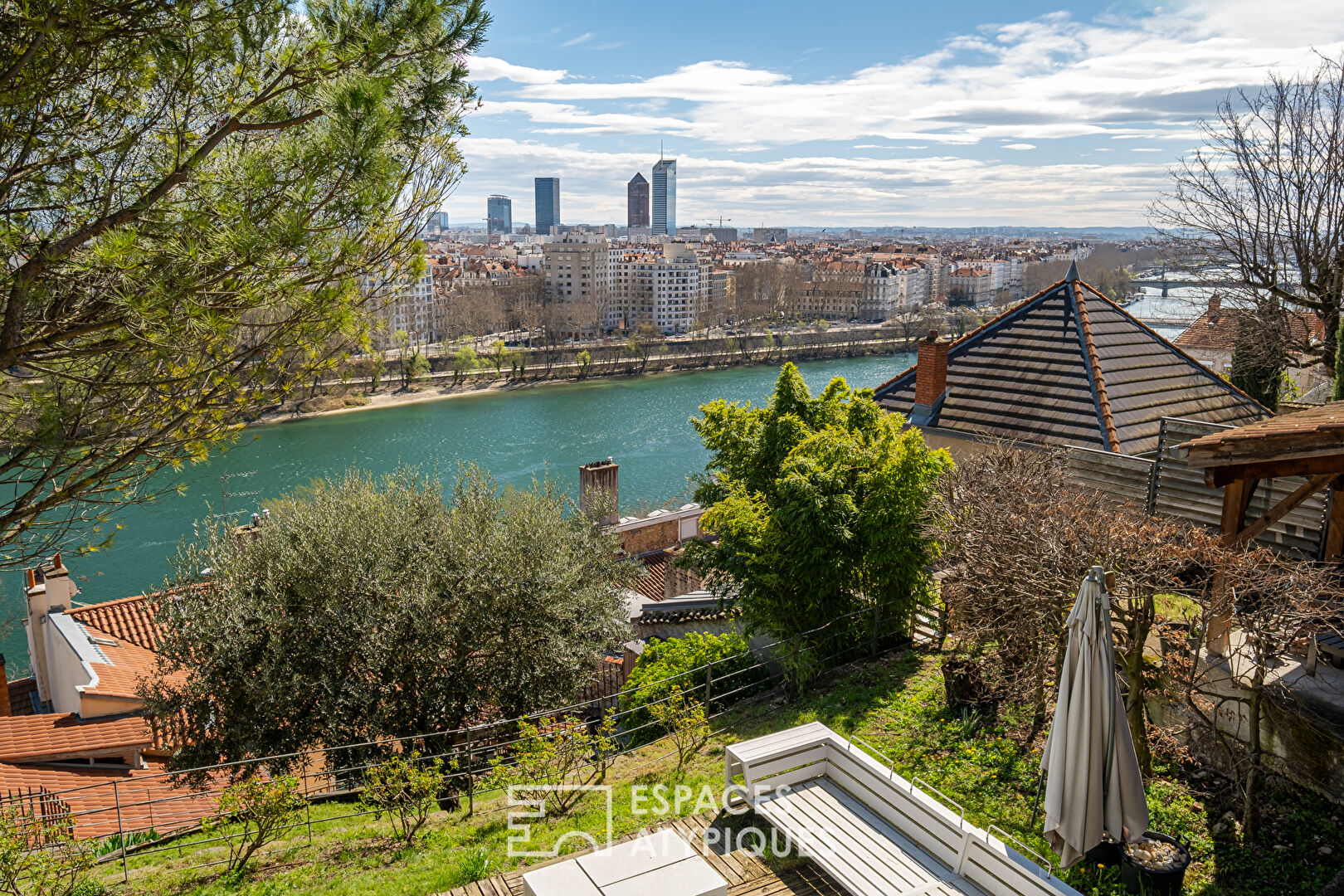 Duplex with garden and breathtaking view of the Rhône