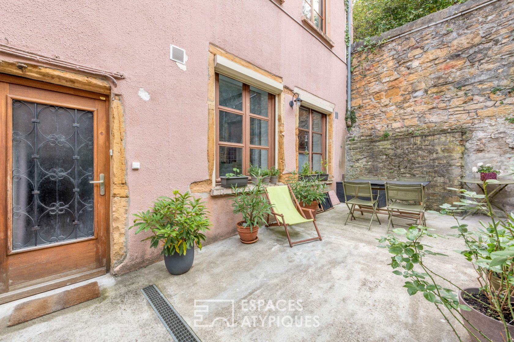 Bel appartement ancien avec vue Saône