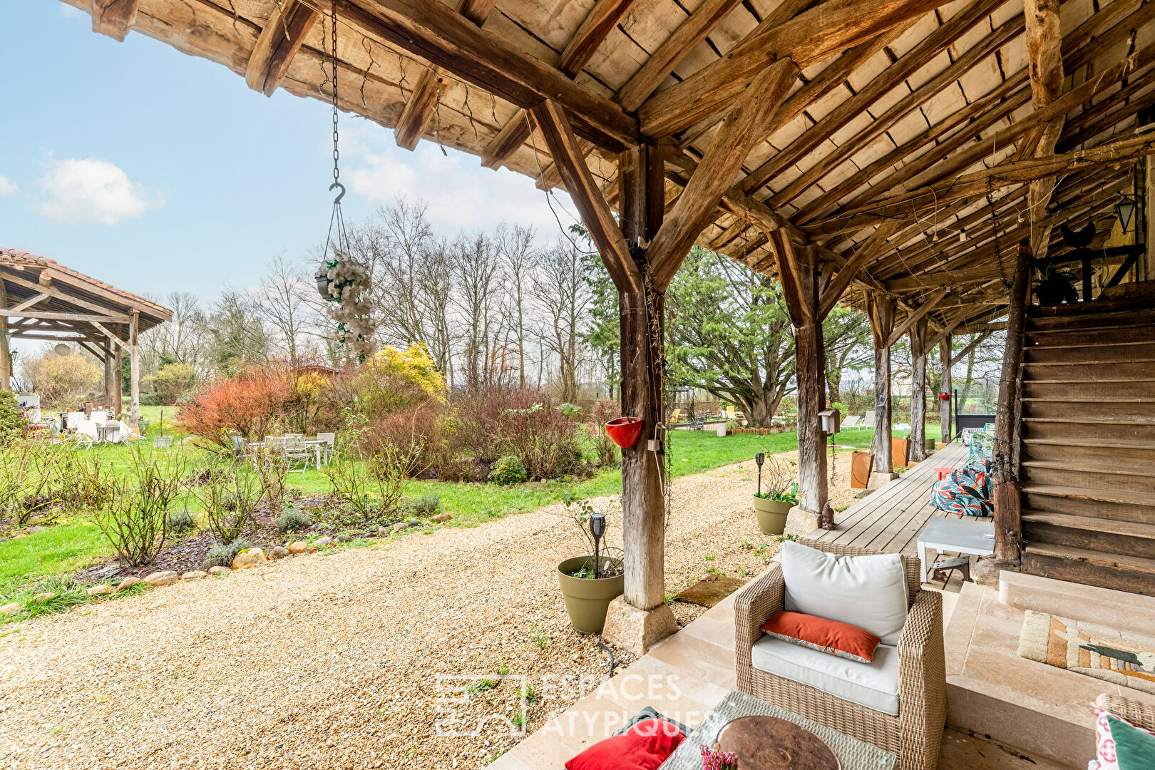 Corps de ferme de 290 m² avec dépendances à Saint-Etienne-sur-Reyssouze