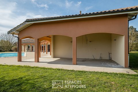 Villa with swimming pool