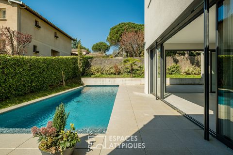 Contemporary house with garden and swimming pool