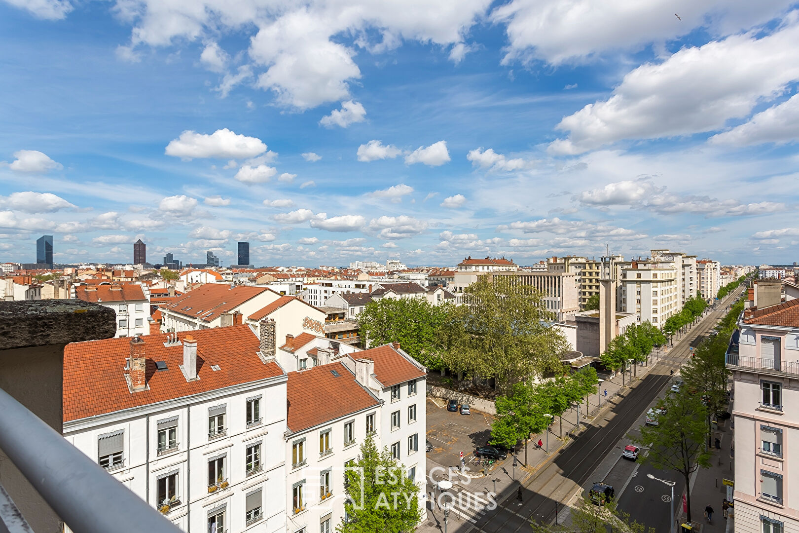 Dernier étage avec balcon et vue imprenable