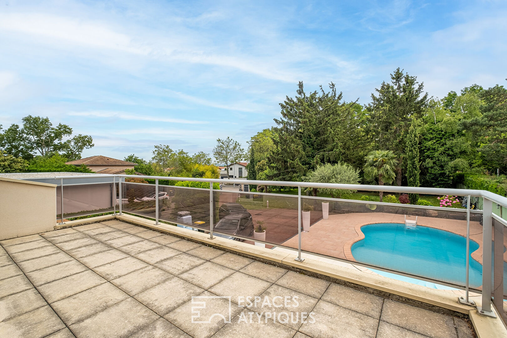 Maison avec piscine sur 1 272 m2 de terrain