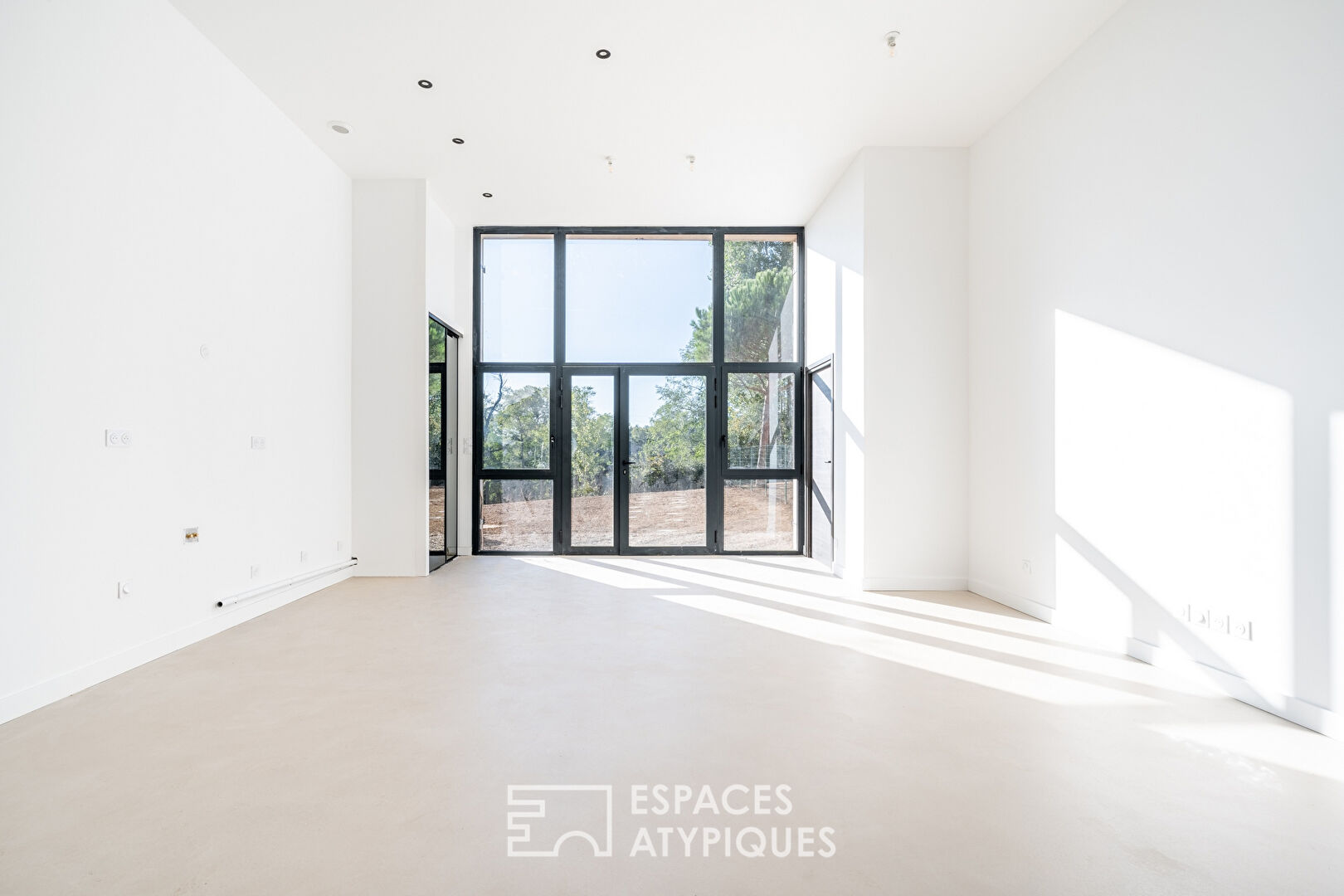 Contemporary loft with terrace, garden and parking