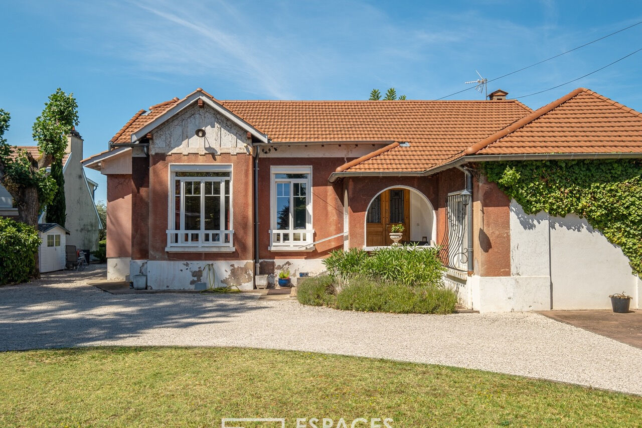 Maison de 1930 avec piscine et vue imprenable