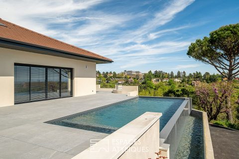 Contemporary with view of Lyon and infinity pool