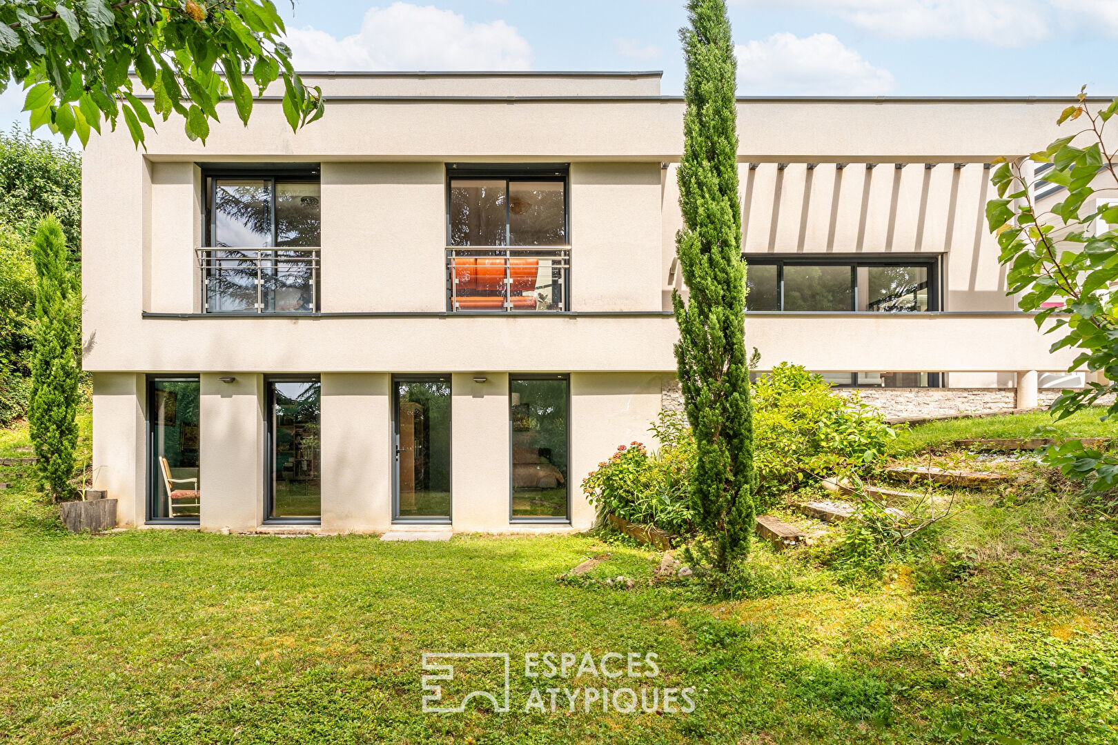 Architect’s house on the heights of Saint Cyr au Mont d’Or