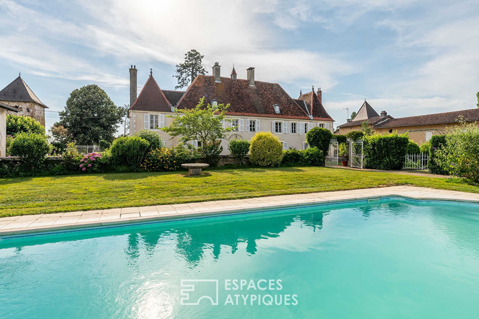 Exceptional castle in the heart of Bourg en Bresse