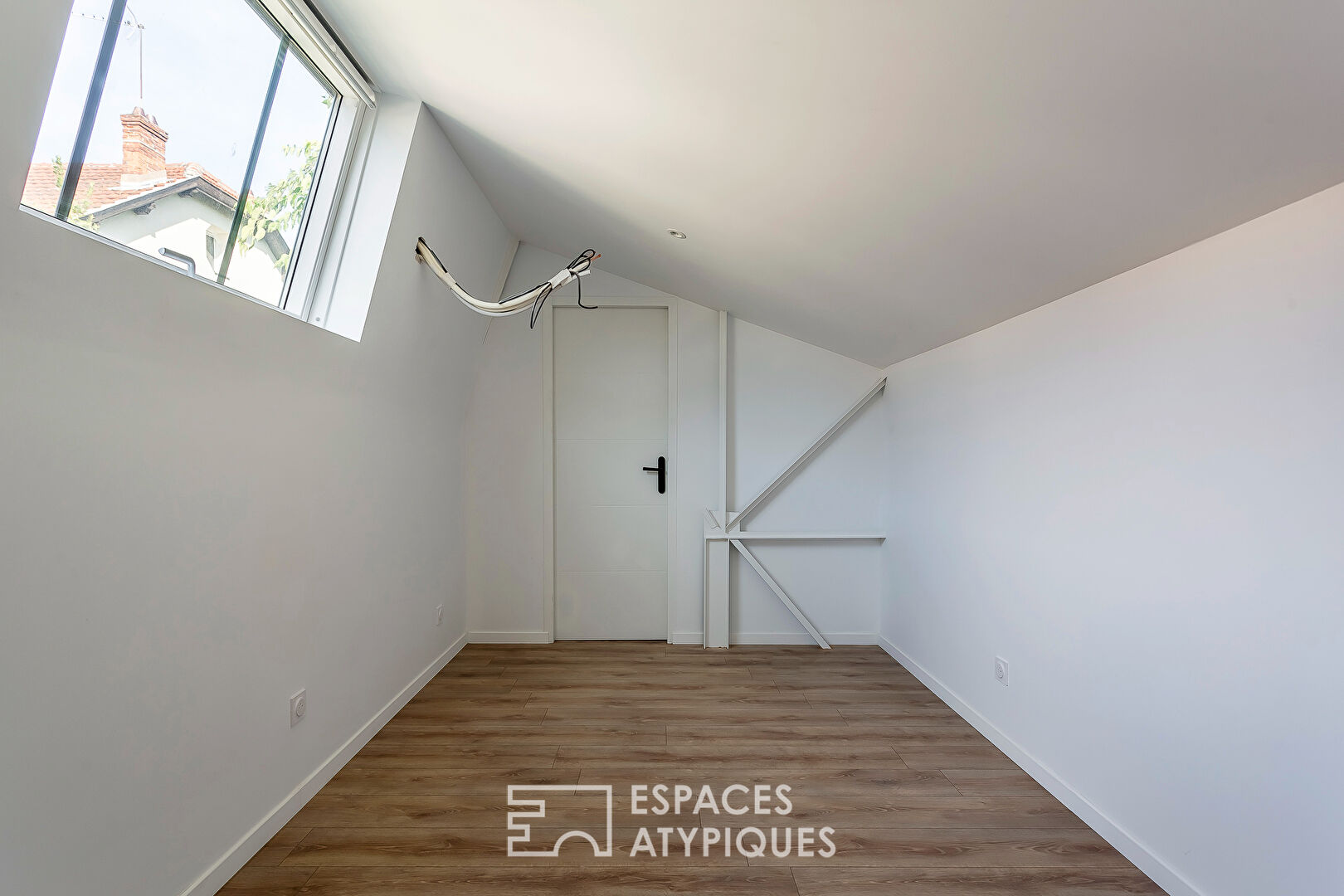 Fully renovated duplex loft with garden