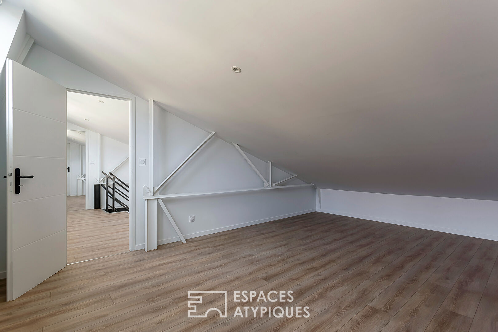 Loft en duplex entièrement rénové avec jardin