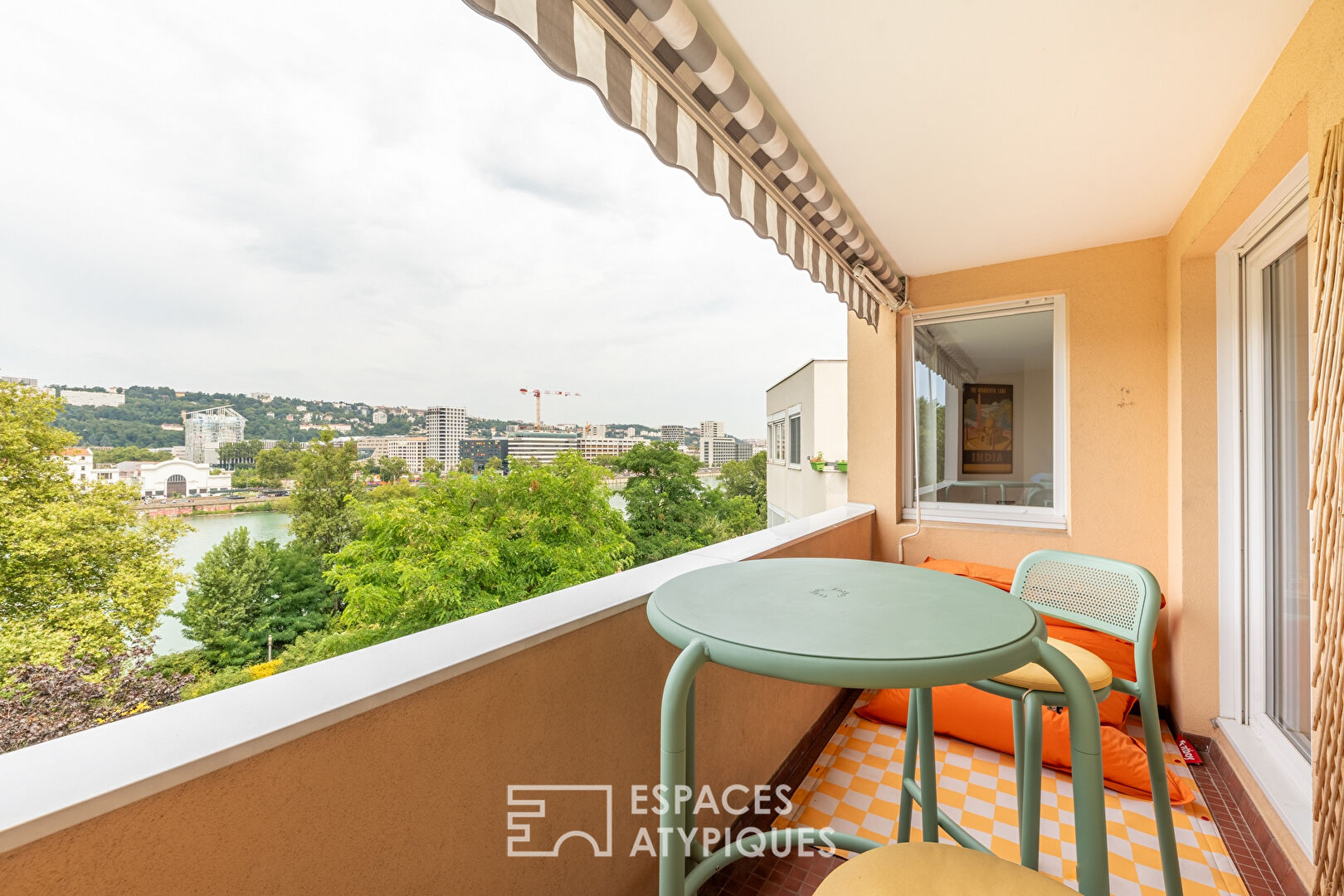 Appartement avec vue imprenable sur le Rhône