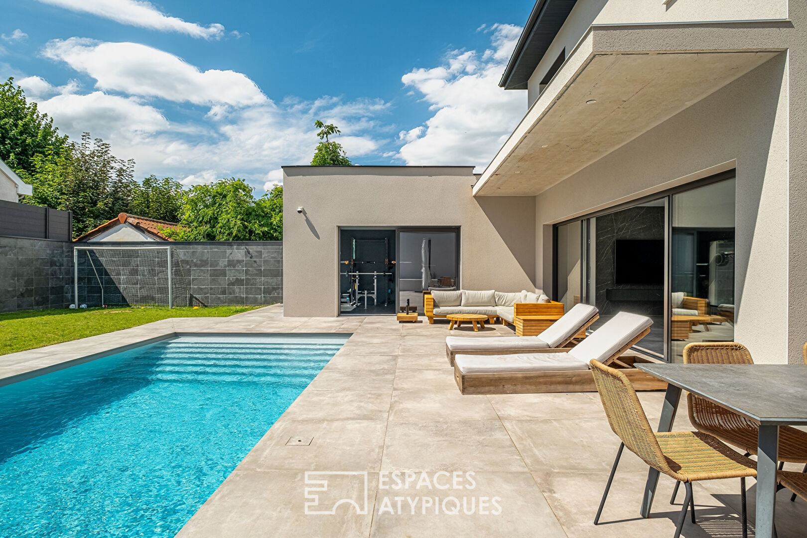 Maison contemporaine avec piscine