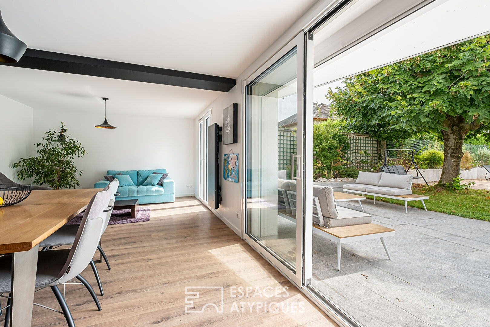 Maison rénovée avec jardin et piscine