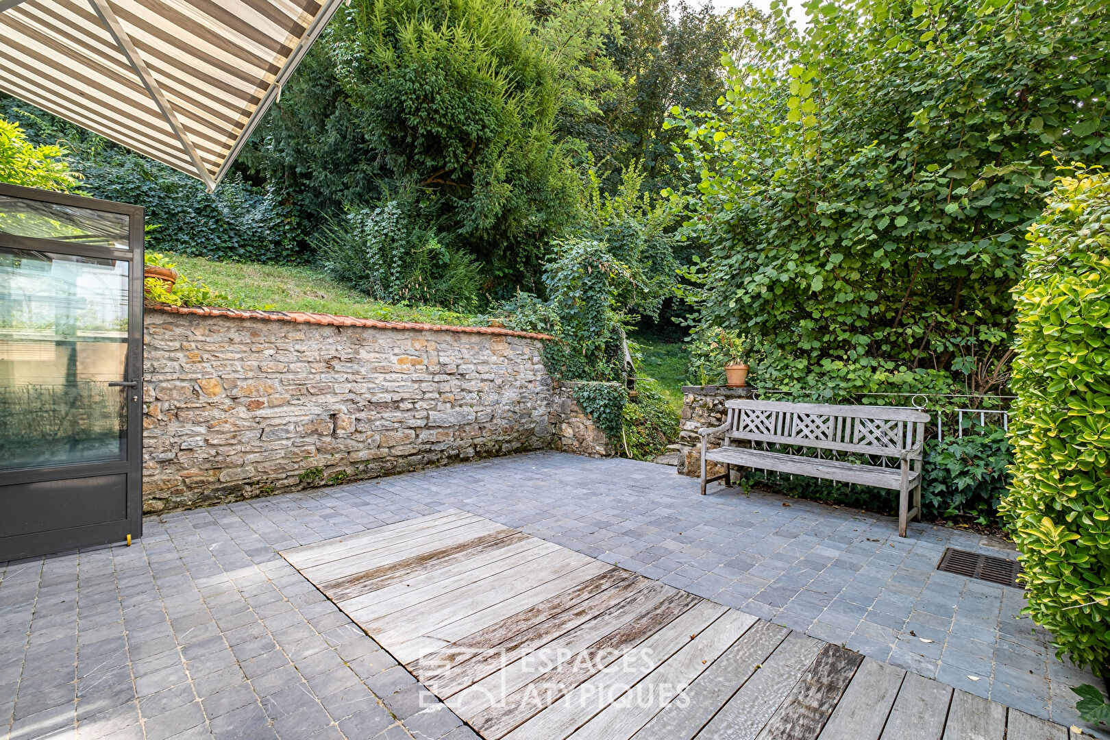 Triplex with terrace and view of the Saône