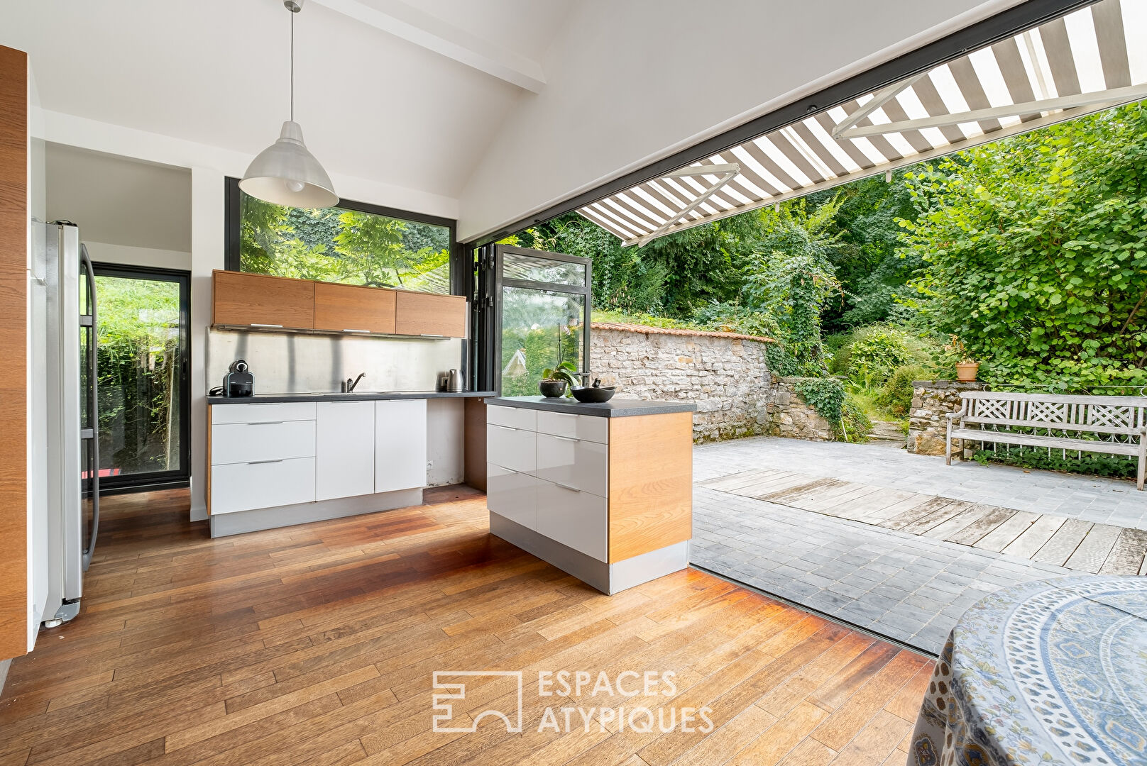 Triplex with terrace and view of the Saône