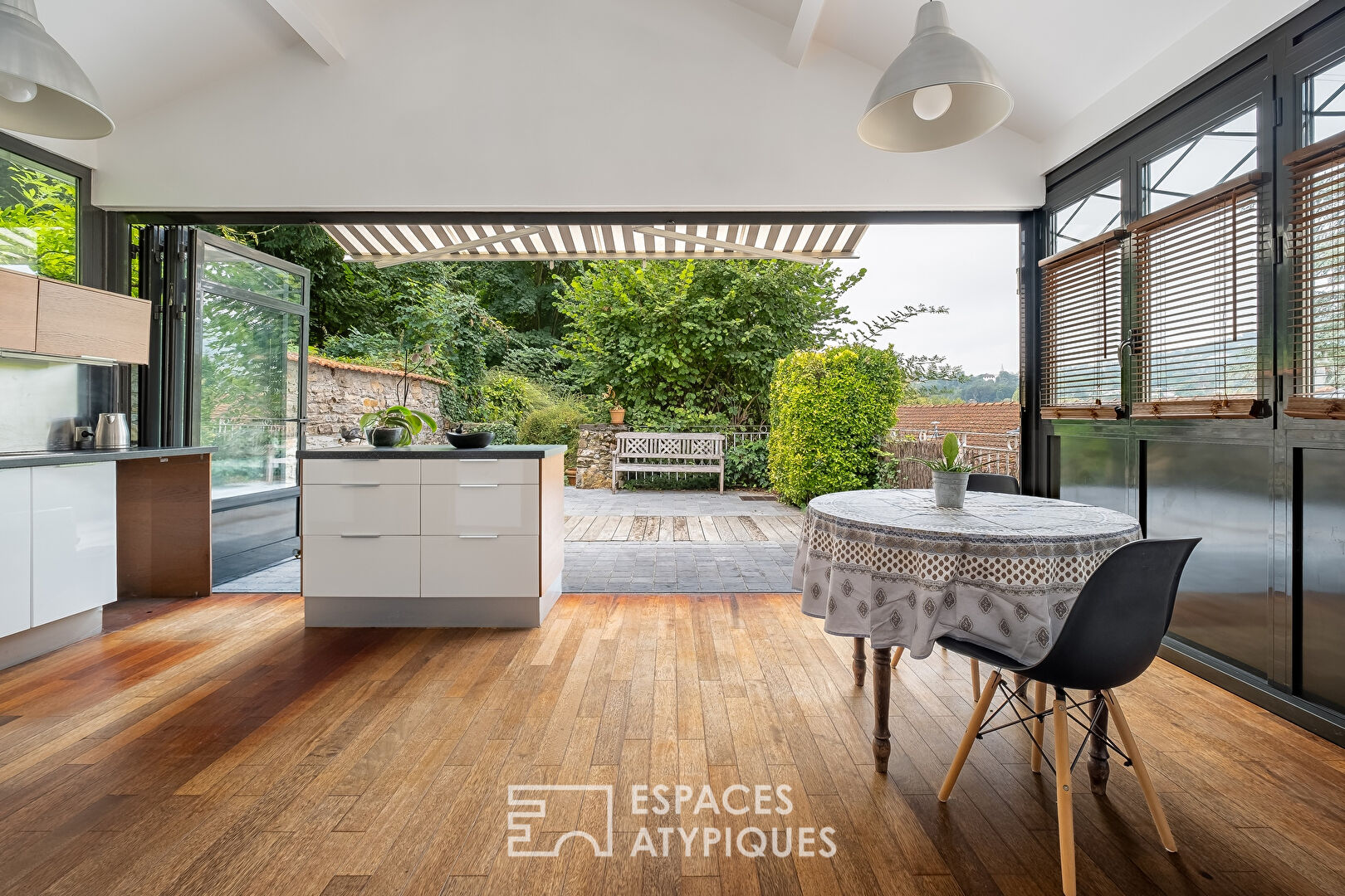 Triplex with terrace and view of the Saône