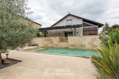 Maison ancienne renovée avec piscine et dependances