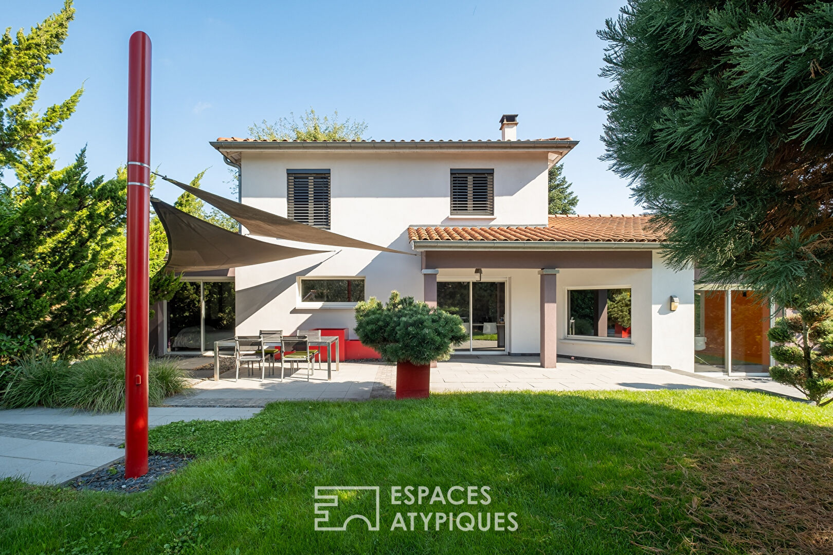 Maison rénovée avec jardin et piscine