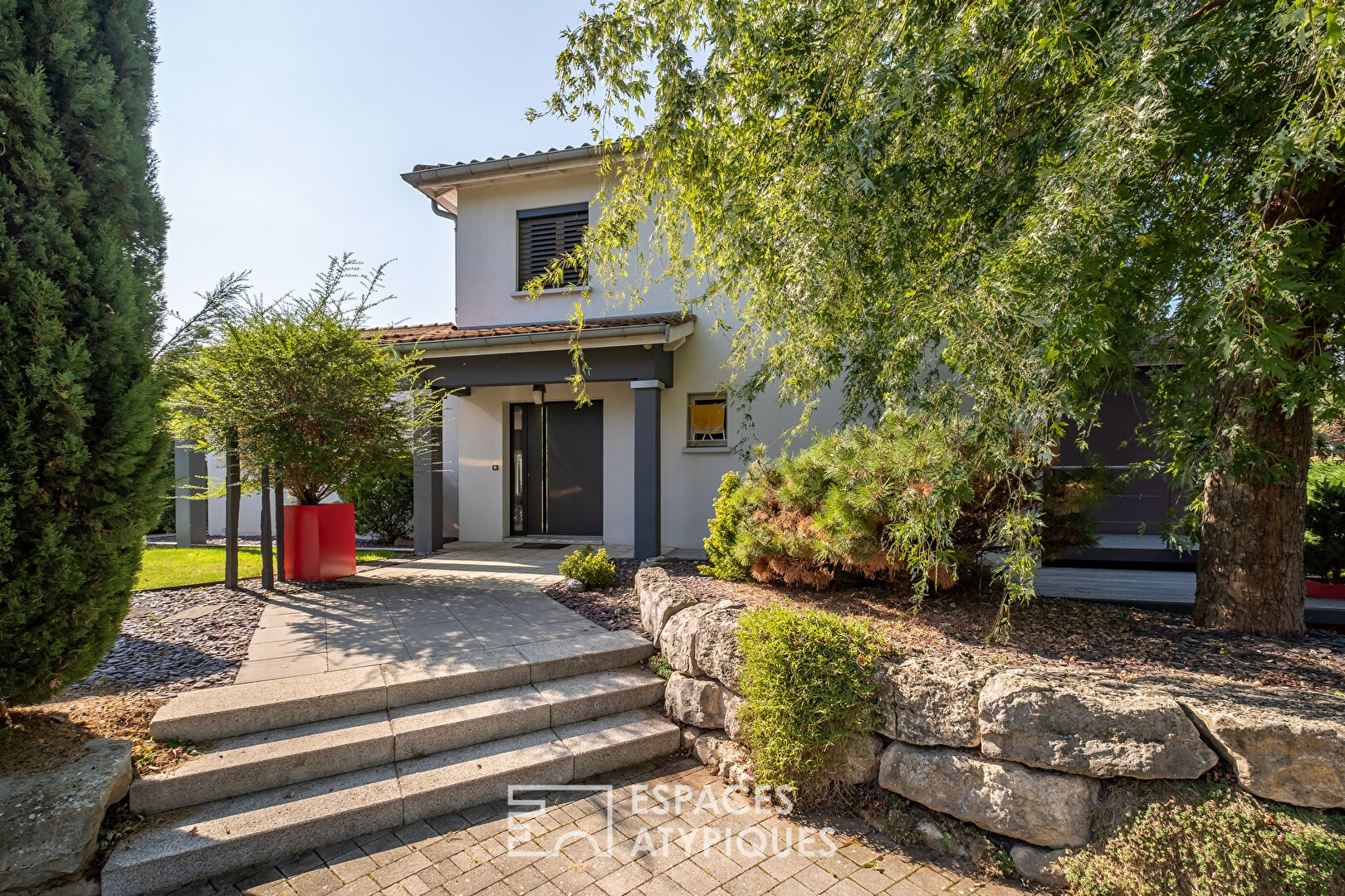 Renovated house with garden and swimming pool