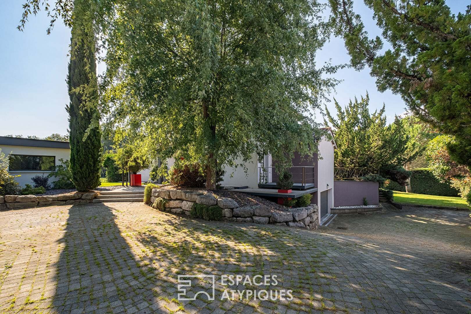 Renovated house with garden and swimming pool