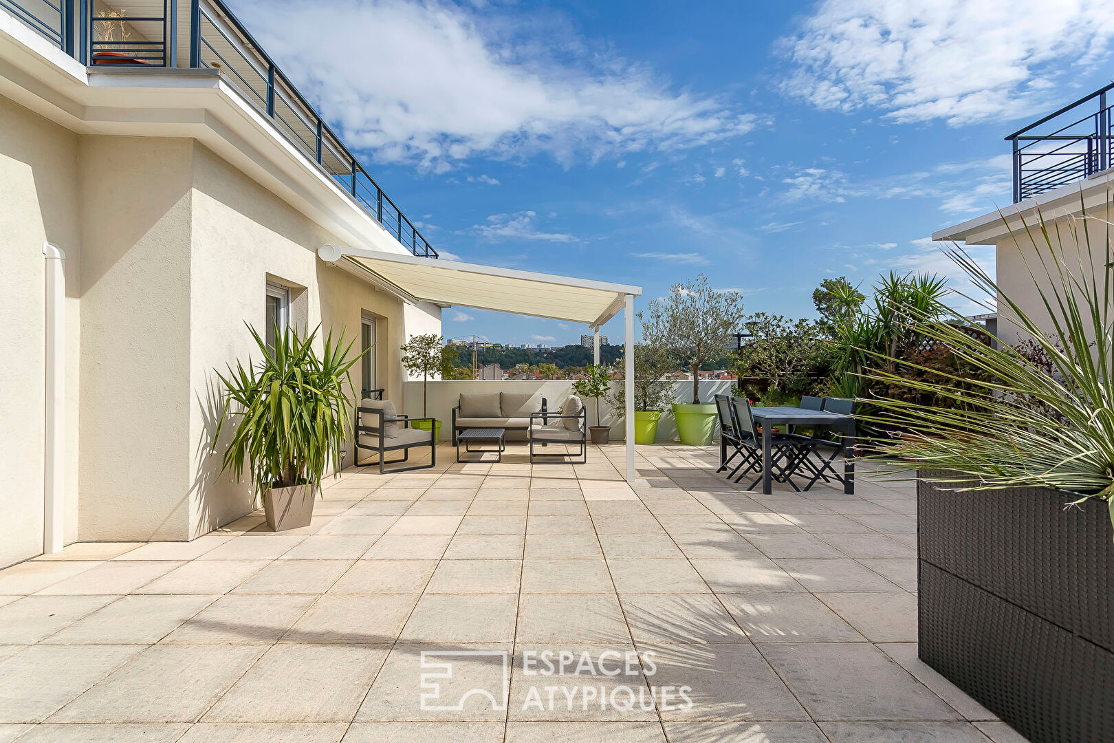 Toit terrasse sans vis-à-vis avec vue dégagée dans le 9ème