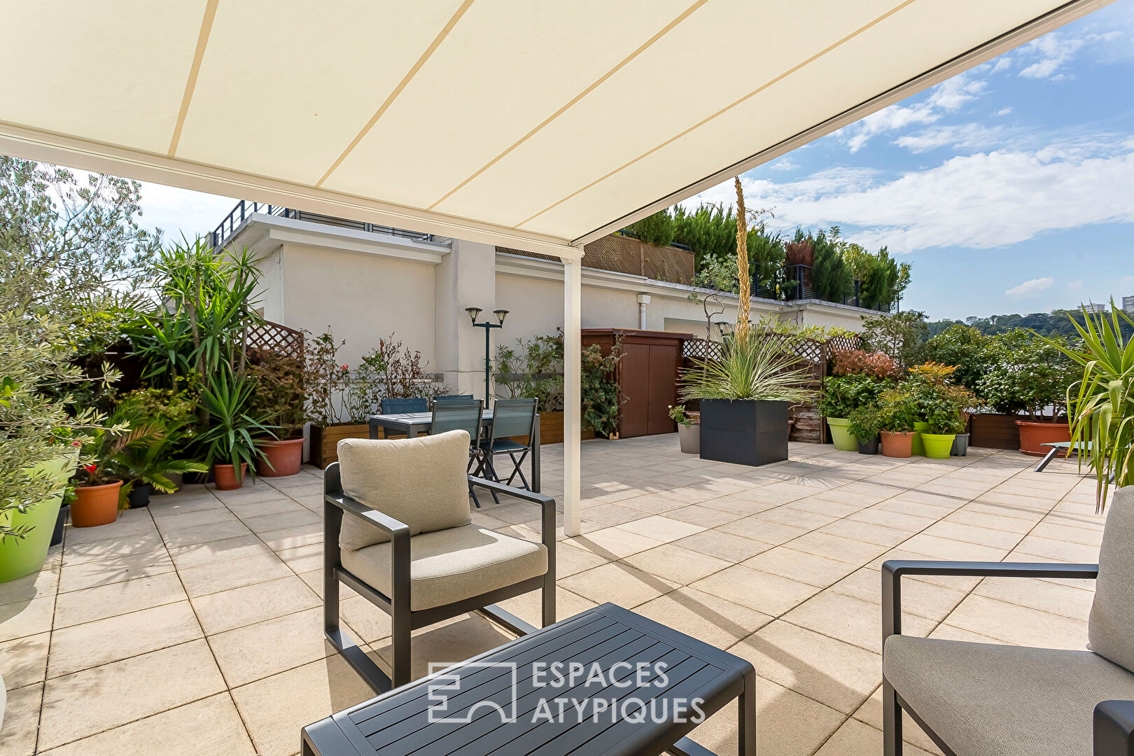 Toit terrasse sans vis-à-vis avec vue dégagée dans le 9ème