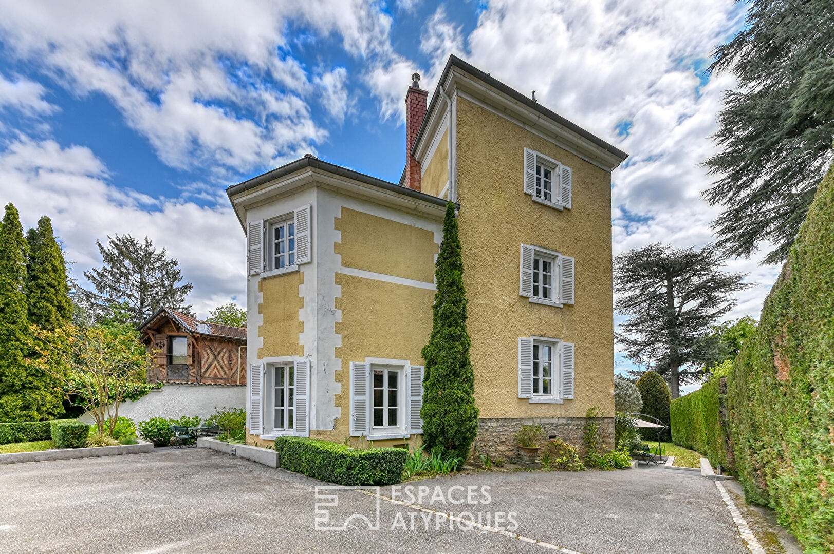 Maison de caractère de la fin du XVIIIe avec piscine à proximité du centre de Saint-Didier-au-Mont d’Or