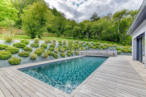 Rénovation contemporaine avec vue et piscine dans un cadre bucolique sur les hauteurs de Couzon-au-Mont d’Or