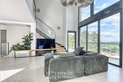 Rénovation contemporaine avec vue et piscine dans un cadre bucolique sur les hauteurs de Couzon-au-Mont d’Or