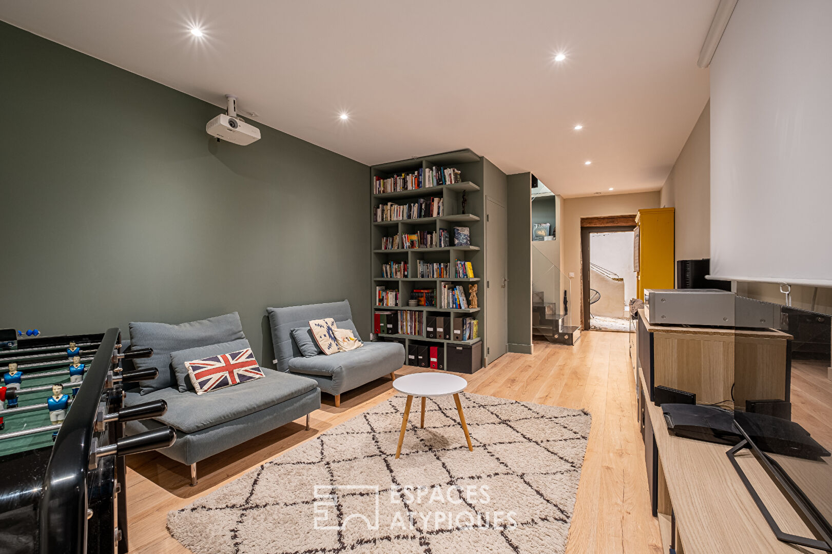 Maison de ville de caractère à la rénovation contemporaine avec jardin et garage dans le centre de Saint-Romain-au-Mont d’Or