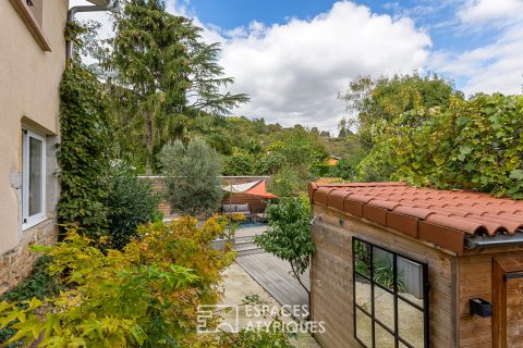 Atypical house with swimming pool on the edge of the Monts d’Or