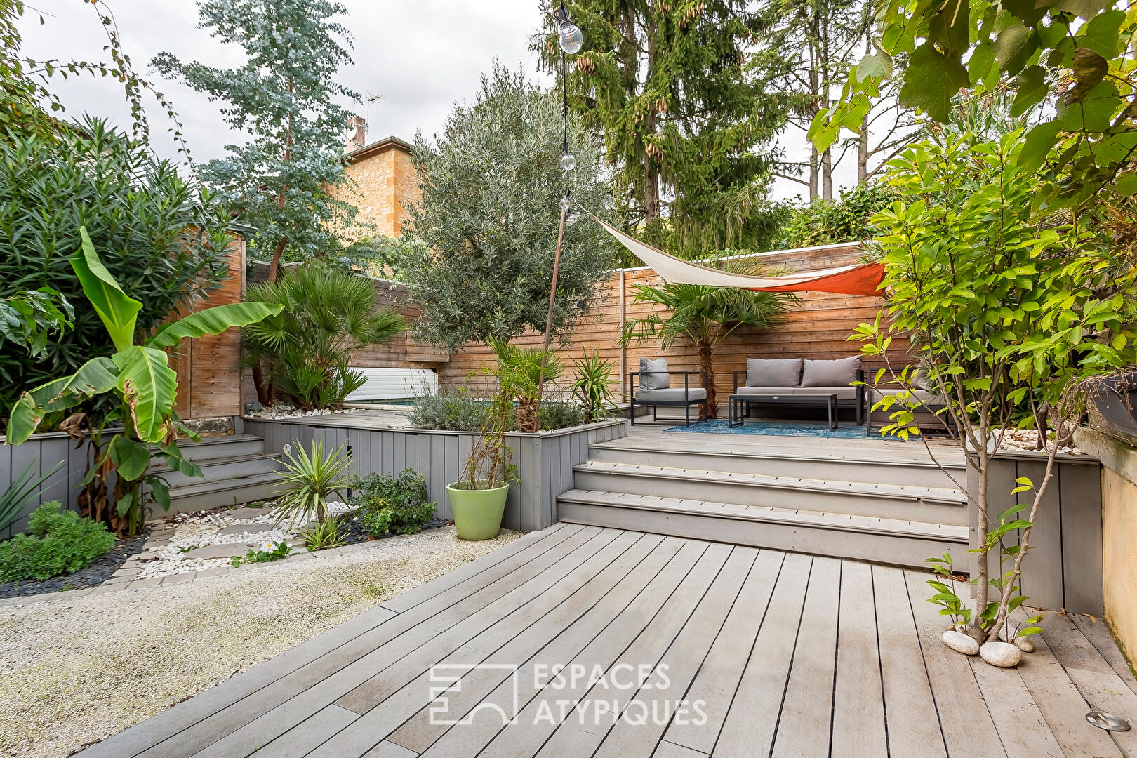 Atypical house with swimming pool on the edge of the Monts d’Or