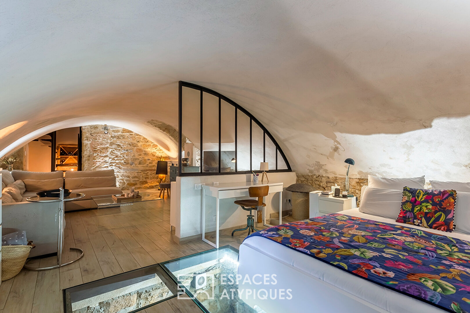 Atypical house with swimming pool on the edge of the Monts d’Or