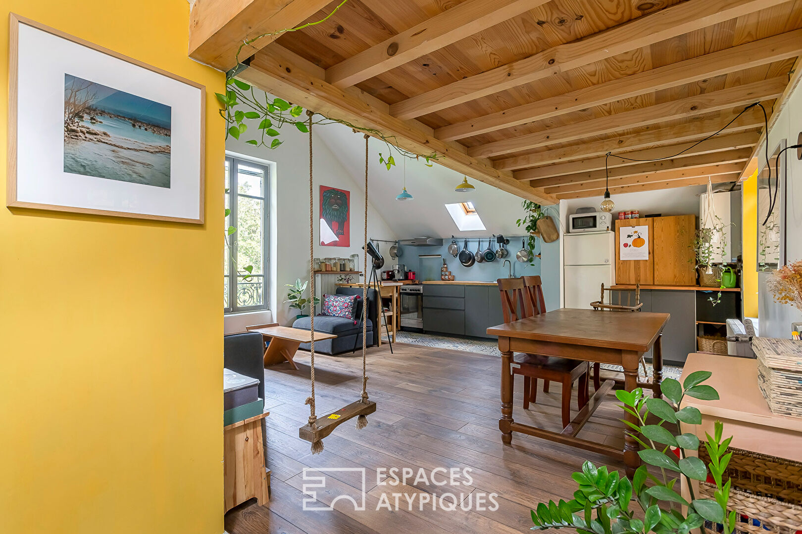 Appartement ancien au dernier étage avec jardin à partager