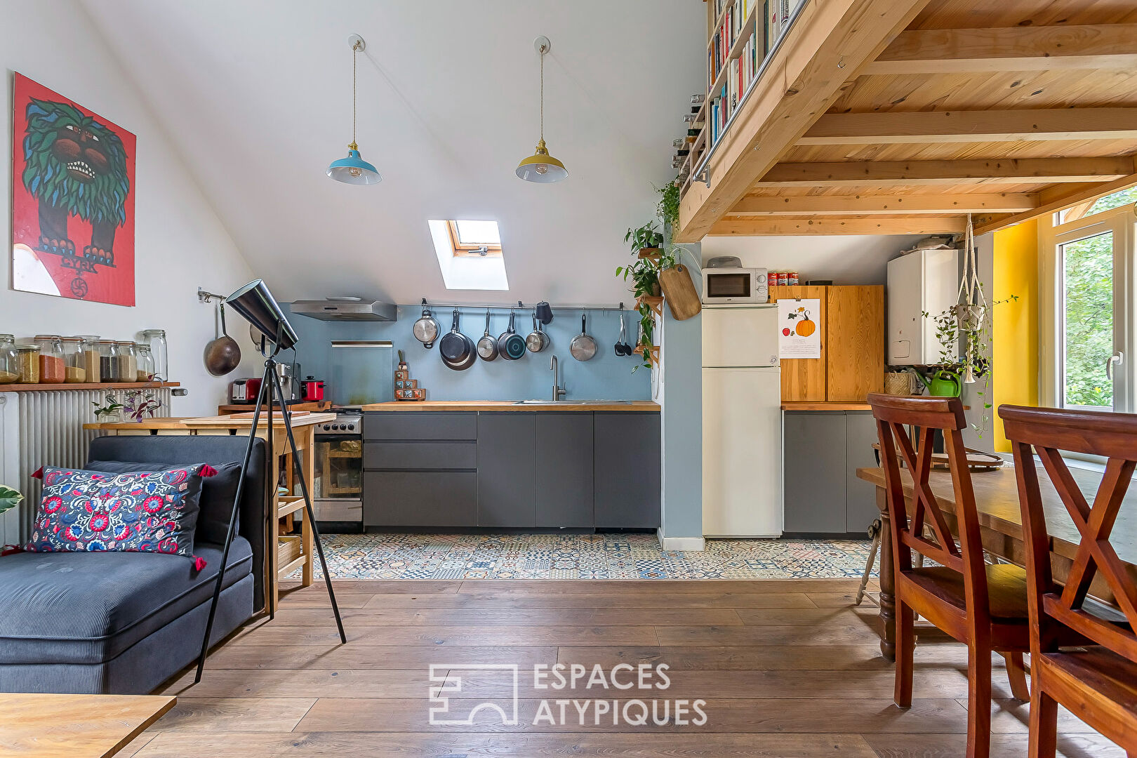 Appartement ancien au dernier étage avec jardin à partager