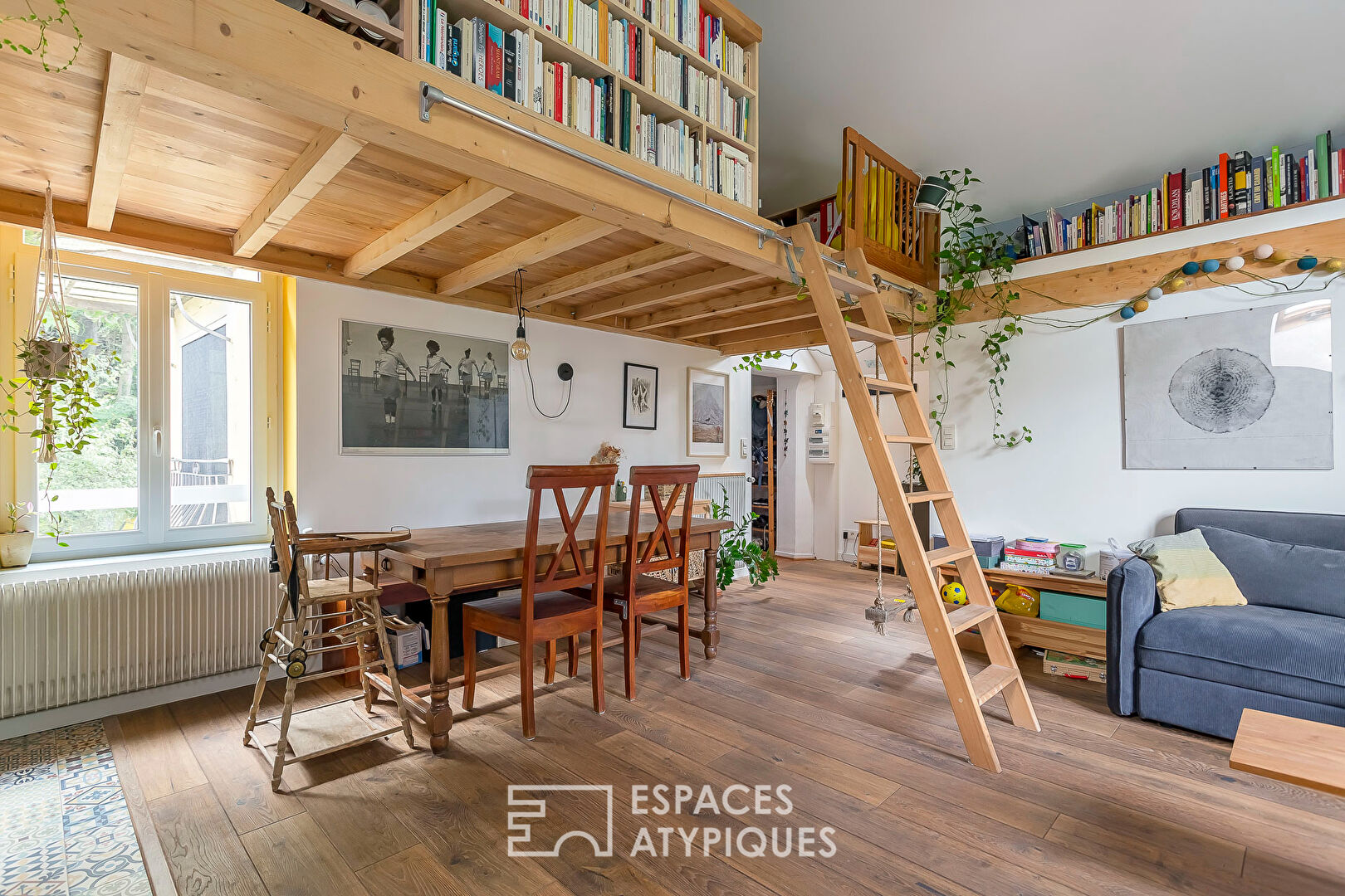 Old apartment on the top floor with shared garden