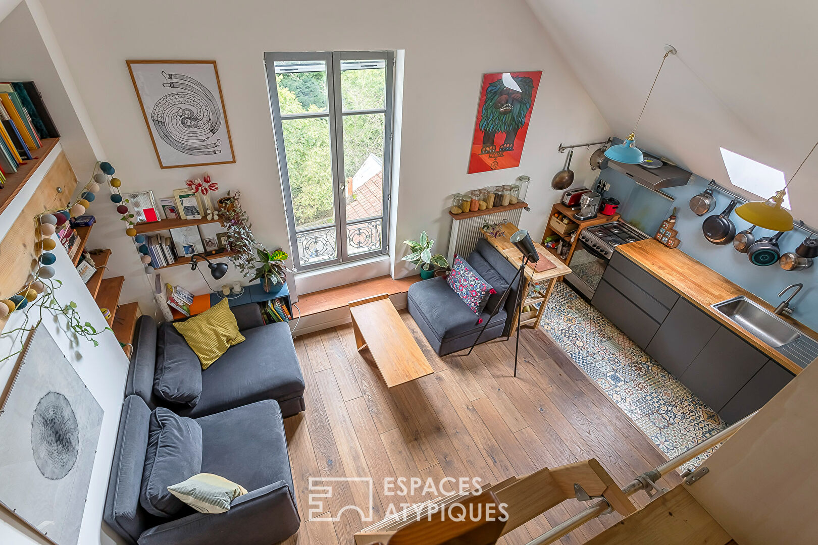 Appartement ancien au dernier étage avec jardin à partager