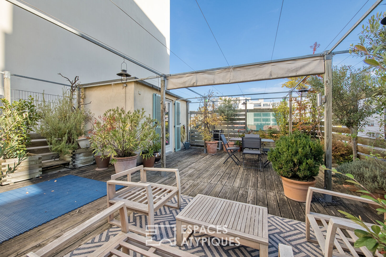 Top floor loft with terrace