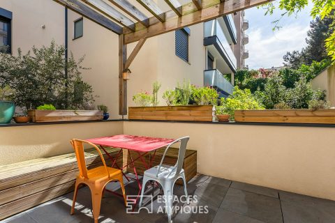 Completely renovated 1930s house with terrace and patio