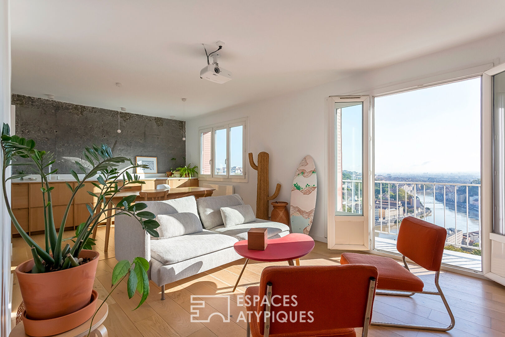 Appartement rénové par architecte avec vue incroyable et balcon