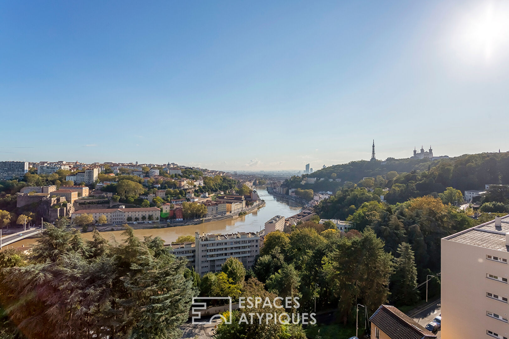 Appartement rénové par architecte avec vue incroyable et balcon